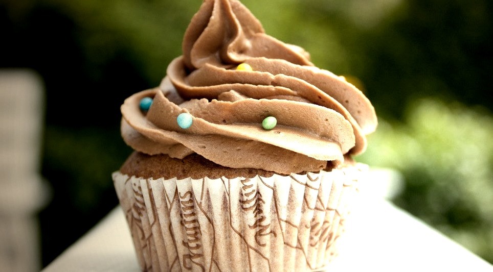 Chocolate cupcake (by SarahSiris)