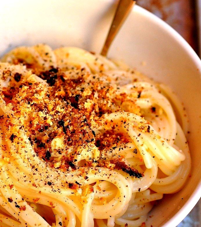 Spaghetti with Parmesan Cream & Breadcrumbs (via Voiello)