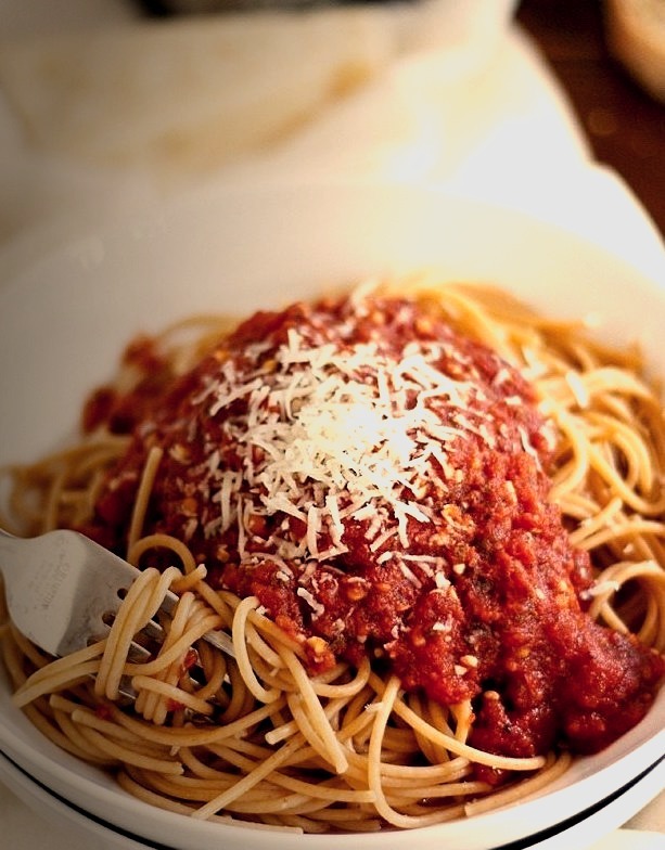heirloom tomato spaghetti sauce by (girlversusdough)
