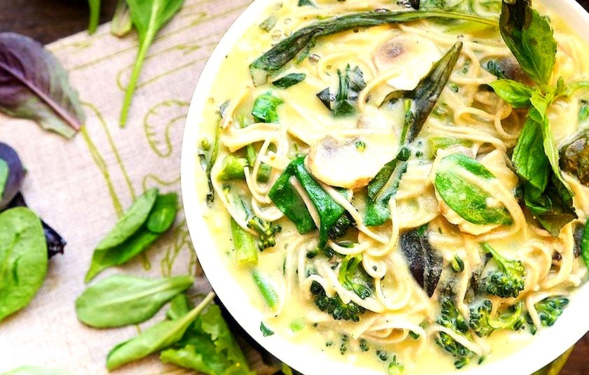 (via Creamy Green Soba Noodles with Spring Mix Divine Healthy Food)