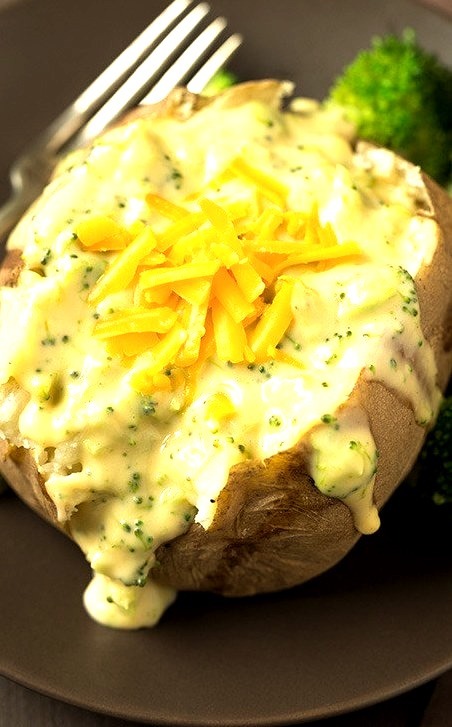 Baked Potatoes with Broccoli Cheese Sauce