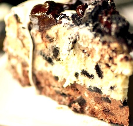 Frozen Chocolate Oreo Ice Cream Cake