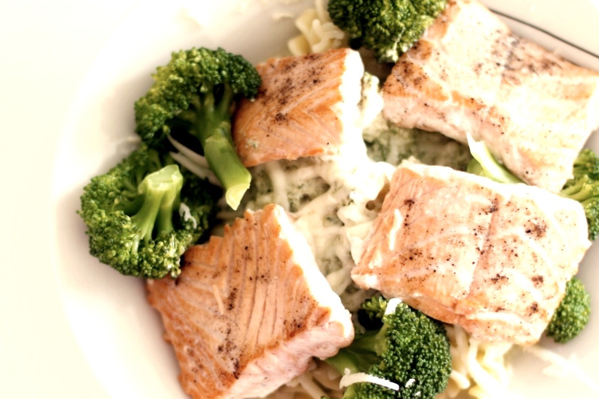 Salad, Salmon, Broccoli, Fish