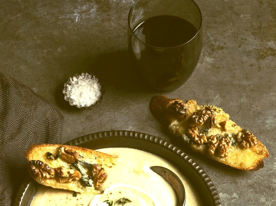 Cauliflower Soup With Blue Cheese & Walnut Toasts
